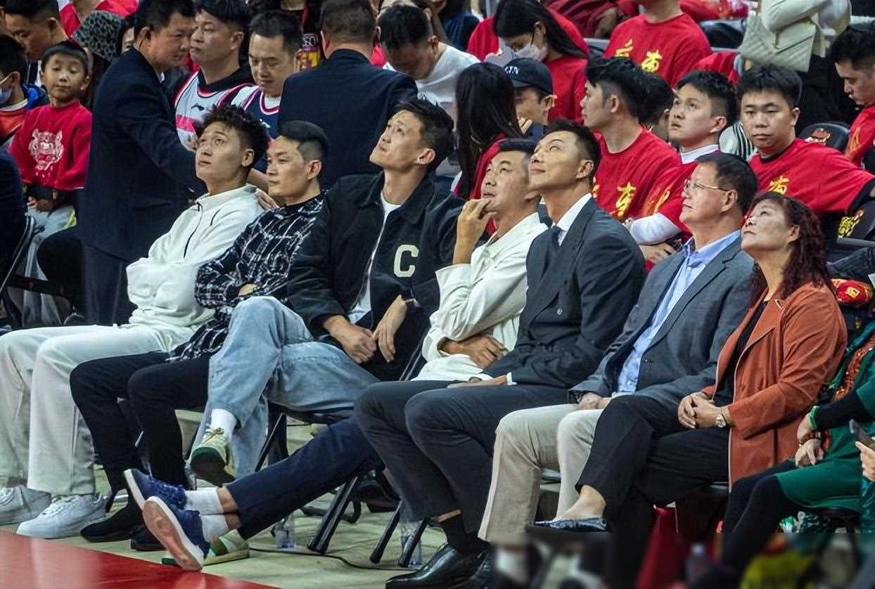 中国队带队取胜!,Ming重要时刻夺冠引发球迷热议(中国队包揽全部冠军)