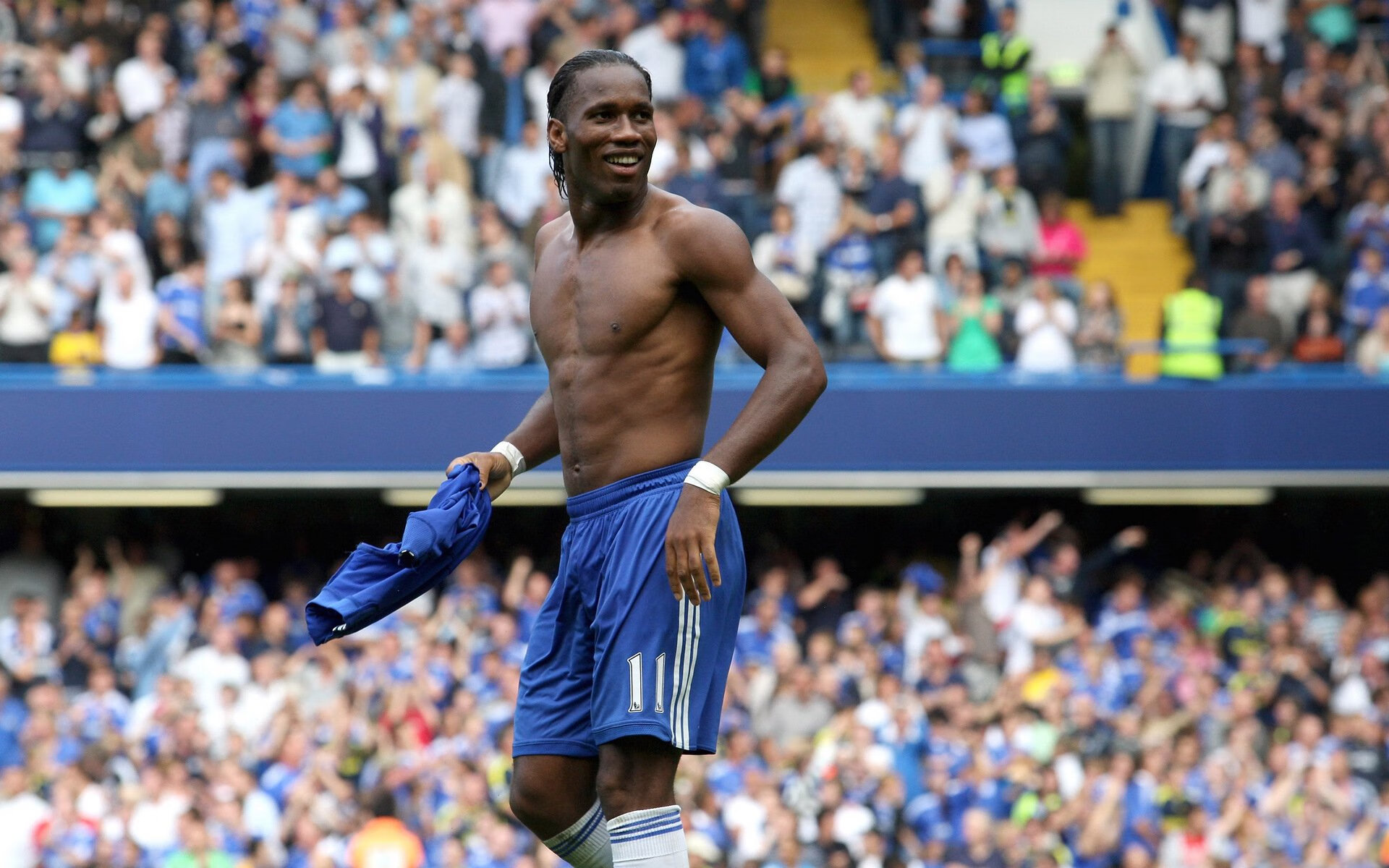 德约科维奇在快船比赛中刷新纪录，重要助攻引发热议！赛场气氛高涨