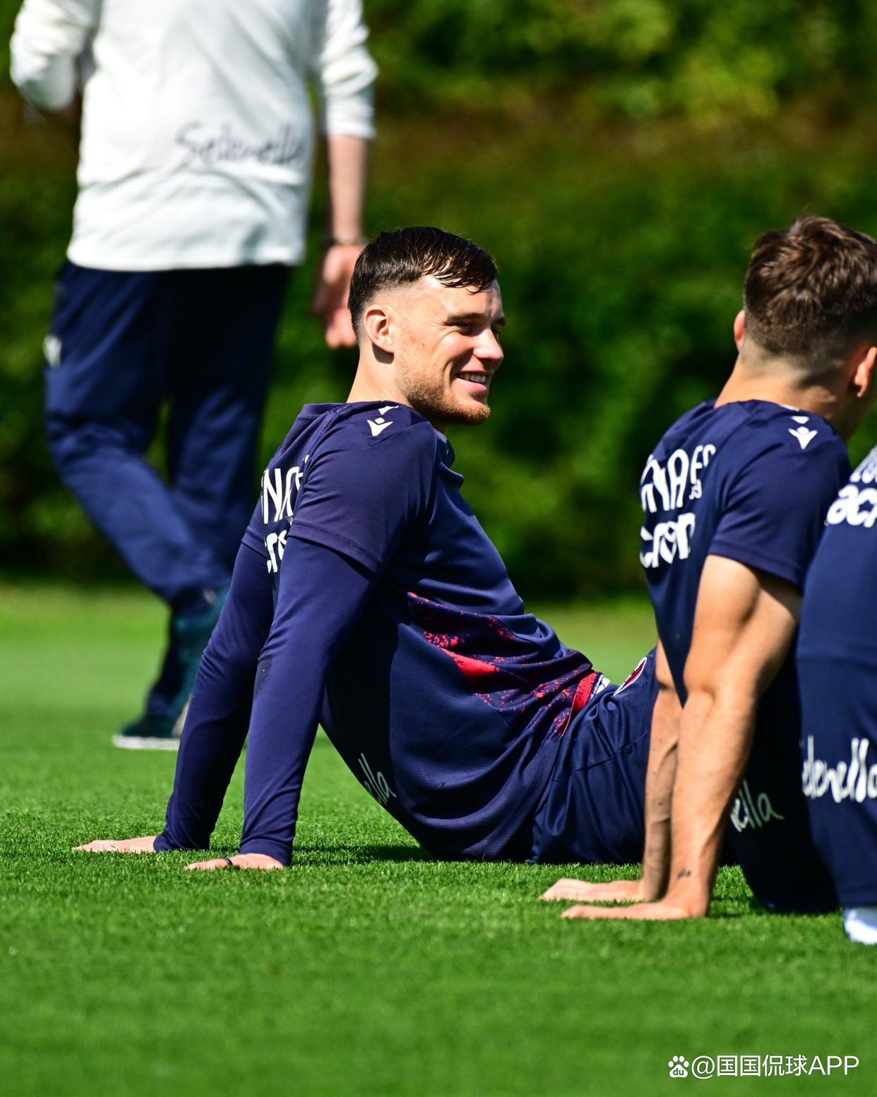 世锦赛最新形势：AC米兰高居榜首，菲尼克斯太阳强势追赶，冠军归属成迷的简单介绍